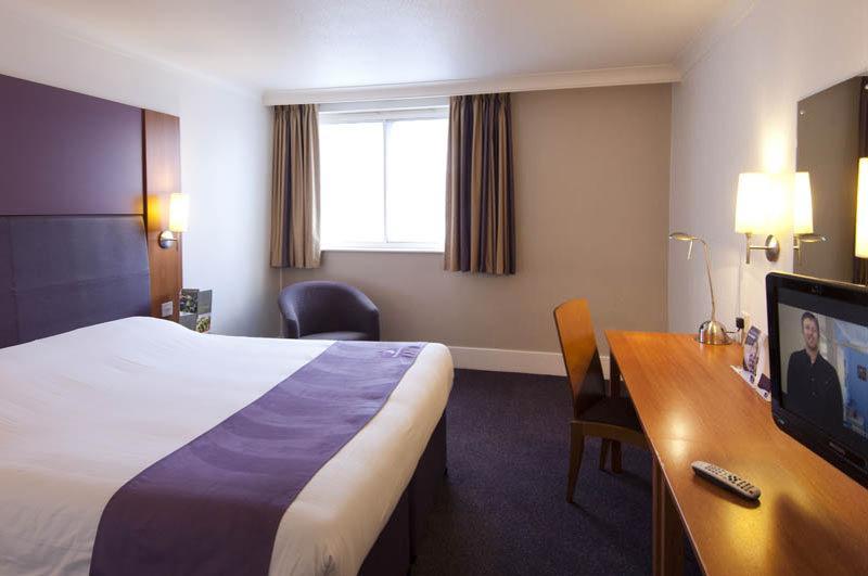 Premier Inn London Croydon West - Purley A23 エクステリア 写真