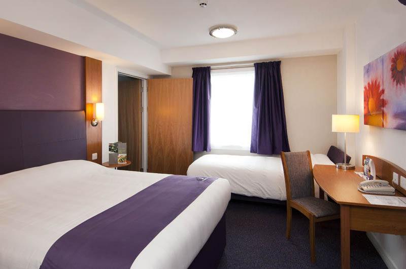 Premier Inn London Croydon West - Purley A23 エクステリア 写真