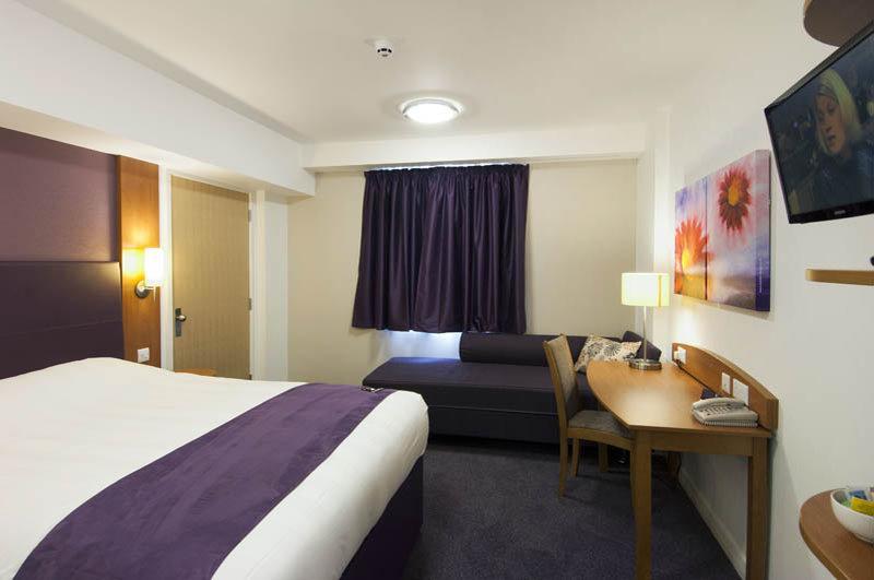 Premier Inn London Croydon West - Purley A23 エクステリア 写真