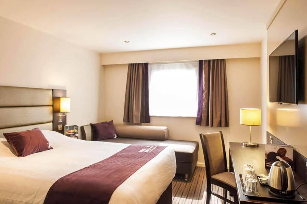 Premier Inn London Croydon West - Purley A23 エクステリア 写真